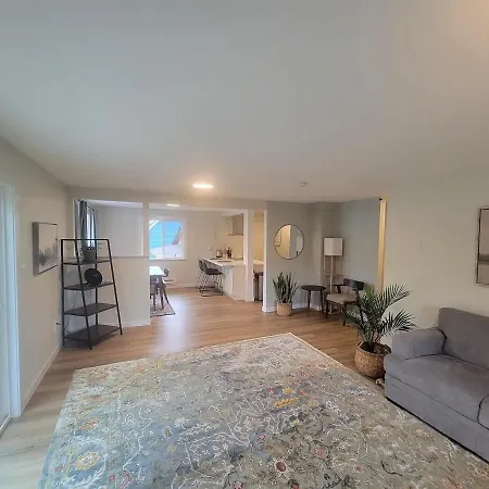 Fresh Top Floor Apartment W/ Balcony